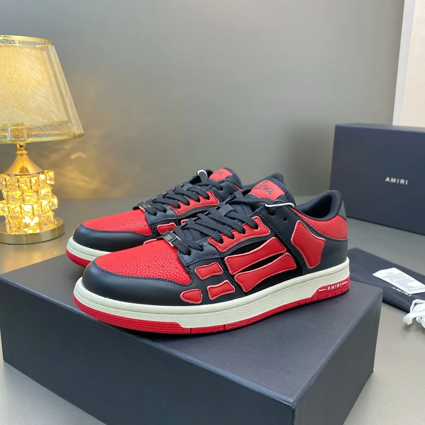 p580🐮🐮AMIRI Couple Style👑 The latest The Pacific Series Couple Style💀🦴Bone Stars Casual Sports Shoes Skateboard Shoes✔️ AMIRI's Pacific shoes are a sneaker that combines luxury and street style. Many celebrities and Internet celebrities have the same style. Its design and workmanship are very exquisite. Made of high-grade cow leather, soft to the touch and highly durable. 💎Fabrics: Original custom imported first-layer cowhide 💎Inner lining: Original customized breathable mesh 💎Foot: Original injection molded one-piece, comfortable, wear-resistant and not tiring for feet 💎Outsole: Original 1:1 molded three-color sole Original outsole 💎Sole thickness: 3CM 💎Size: Female 35-40 Male 39-46 💎Price; Top version 👑Special remarks Remark: (Female size 34 40 . Men's sizes 38 45 46 are customized and cannot be returned or exchanged. Please note when ordering! Thank you🤝🤝